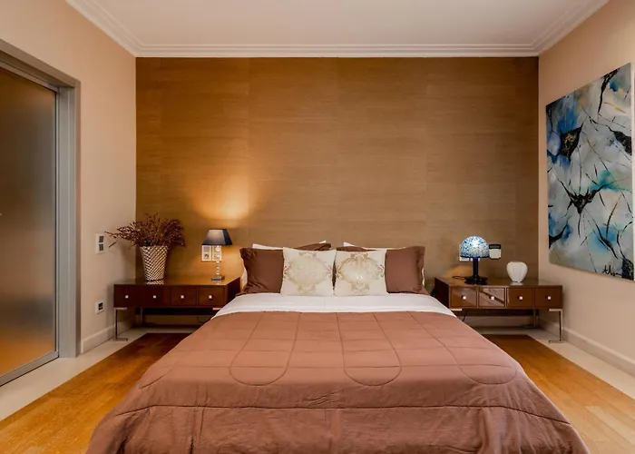 Laganas Vacation Rentals near Hogere Barrakka-tuinen